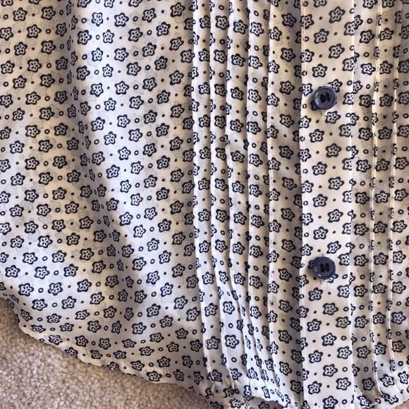 Forever 21 Chiffon Button Down Blouse - Picture 2 of 3